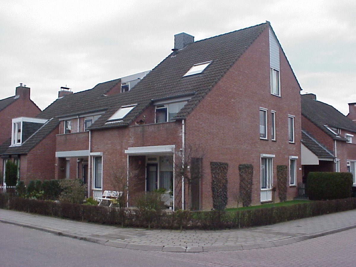 Hub Ortmansstraat  13, Partij